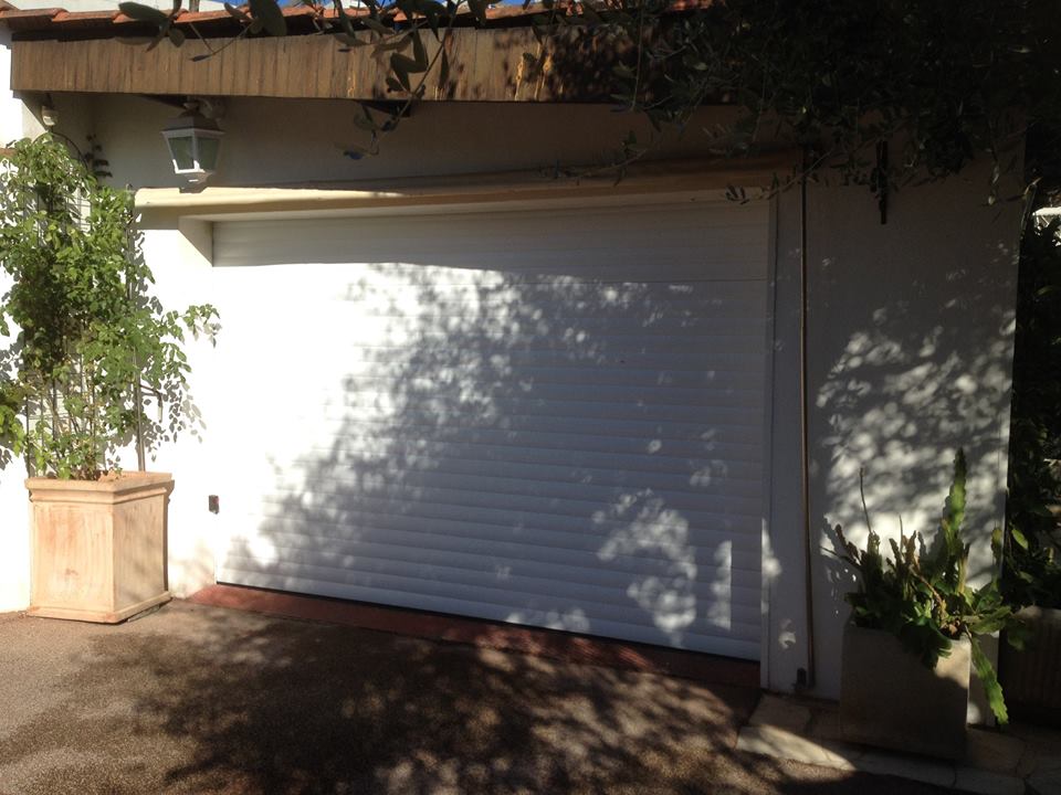 Porte de garage vue extérieure
